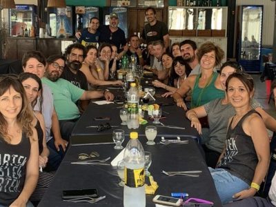 Un gran equipo ARTEK ARGENTINA. Momento de compartir el almuerzo en pleno armado de 5 mega stands. En el último evento presencial antes de la Pandemia. EXPOAGRO 2020 San Nicolás, Buenos Aires, Argentina.